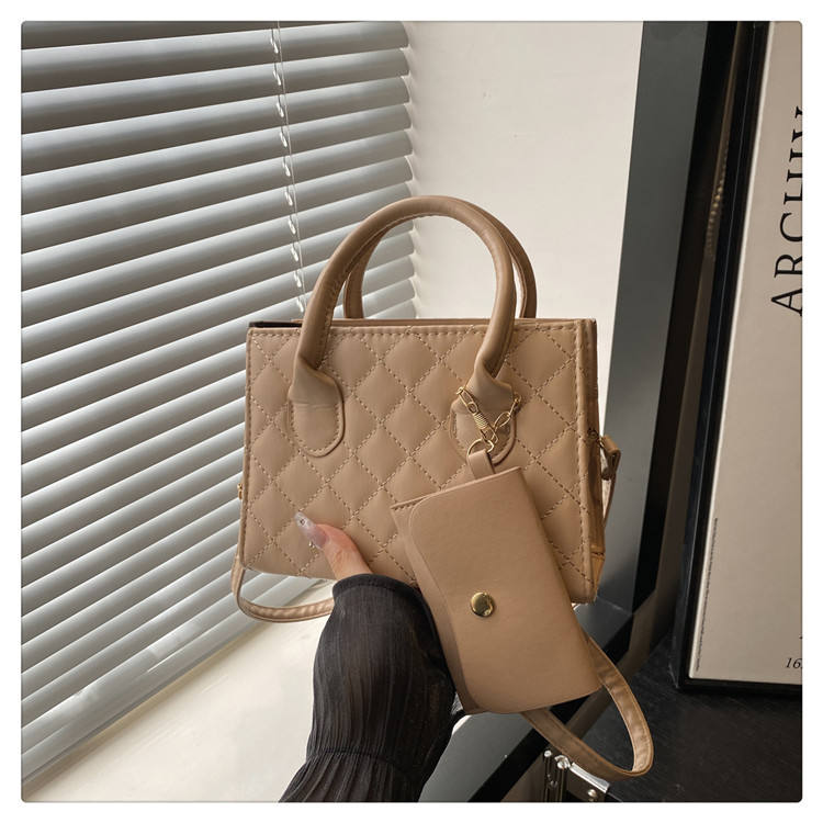 สีดำสีกากี