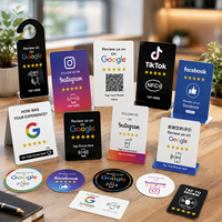 Support de table en acrylique personnalisé avec logo PVC NFC et code QR pour les avis Google des restaurants