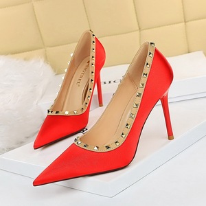 Escarpins de luxe à talons hauts et Rivets pour femmes, Escarpins à talons aiguilles en soie, escarpin grande taille, <span class=keywords><strong>chaussures</strong></span> de <span class=keywords><strong>mariage</strong></span> et de bal, 9.5cm - Product Image 2