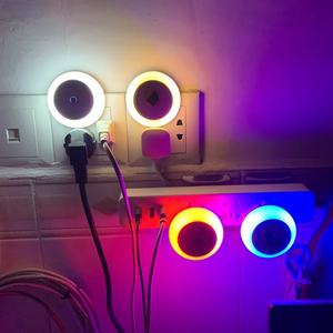 Lámpara Nocturna LED Redonda Enchufable, Luces con Sensor Inteligente, Mini Luces Nocturnas LED, Luz de Pasillo para Escaleras - Product Image 4