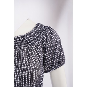 Gilet da donna professionale personalizzato, stile retrò francese, a quadri neri, con una tracolla e cintura in vita. - Product Image 6