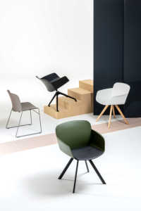 Fauteuil pivotant Libera au design moderne avec base chromée polie, coque en plastique, siège rembourré, chaise de bureau - Product Image 5