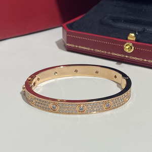 Bracciali di coppia personalizzati in fabbrica, di alta qualità, classici, a diamante pieno, alla moda, all'ingrosso, a prezzi accessibili per Cartierred - Product Image 5
