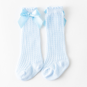 2023 haute qualité en gros bébé fille chaussettes avec nœud respirant bébé coton biologique chaussettes 0-3 mois