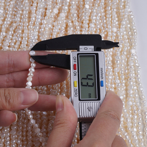 ไข่มุกบาร็อคสีขาวขนาดเล็ก 4-5 มม. ร้อยเป็นเส้น มีรูด้านข้าง สำหรับทำเครื่องประดับ ขายส่ง - Product Image 6