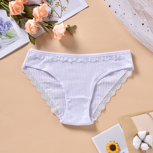 Sensualmente Sexy: mutandine interne in pizzo da donna con Comfort a vita media ed eleganza traspirante - Product Image 4