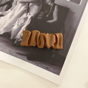 Pinces à cheveux en cuir plissé pour femmes, nouvelles clips rétro passe-partout à la mode, bon marché, accessoires pour cheveux, printemps - Product Image 5