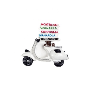 Vente en gros d'aimants de réfrigérateur en résine pour scooter 5 Terres d'Italie-Souvenirs touristiques faits à la main avec un fort magnétisme Cadeau et décoration intérieure - Product Image 5