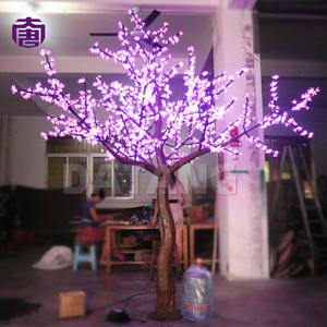 Élégante Guirlande Lumineuse LED en Forme de Cerisier avec Fleurs Délicates pour la Décoration d'Hôtels, de Places Publiques, de Mariages, de Centres Commerciaux et d'Événements - En Vente - Product Image 4