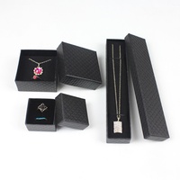 Coffret d'emballage carré noir pour bijoux – Boîte cadeau tendance pour pendentifs, bracelets, colliers, boucles d'oreilles, bagues et accessoires
