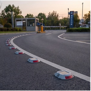 Marcador Reflectante <span class=keywords><strong>de</strong></span> Límite <span class=keywords><strong>de</strong></span> Tráfico IP68 Solar Tipo Herradura para Guía <span class=keywords><strong>de</strong></span> Vías y Caminos en Resorts - Product Image 2