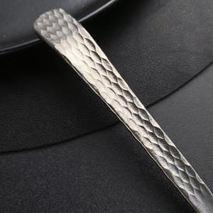 ช้อนไทเทเนียมบริสุทธิ์รูปทรงไม่สม่ำเสมอแบบพกพาสำหรับตั้งแคมป์ ช้อนทานอาหารสีพื้นพร้อมด้ามจับพับได้ - Product Image 1