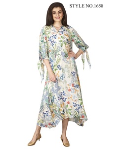 ชุดลำลองยาวสำหรับผู้หญิงแฟชั่นฤดูร้อนใส่สบายมีสไตล์พร้อมการออกแบบปักเหมาะสำหรับวันหยุดสุดสัปดาห์ - Product Image 4