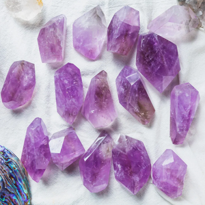 YINGLAI Cristal Natural de Amatista en Forma Libre, Piedra Curativa para Feng Shui, Artículo Coleccionable - Product Image 1