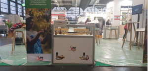 Huile Essentielle de Ravintsara de Qualité Thérapeutique SAKAY OEM – Soulagement Respiratoire Naturel pour la Saison des Rhumes et Grippe – Formulations 3 Ans - Product Image 6