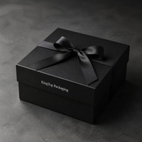 Boîte cadeau magnétique carrée noire unie de luxe, imperméable, avec doublure en éponge, finition mate lisse, emballage de vente au détail avec un seul ruban