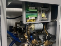 Machine de soufflage semi-automatique 5L pour bouteilles PET, approvisionnement direct usine, idéale pour les bouteilles de jus, les seaux d'eau potable et les pots à snacks