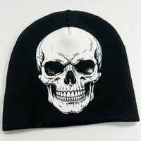 Warme, coole, kleurrijke, op maat gemaakte, distressed, slouchy, gestreepte, machinaal gemaakte, gehaakte, gebreide ANIME beanie voor de winter.