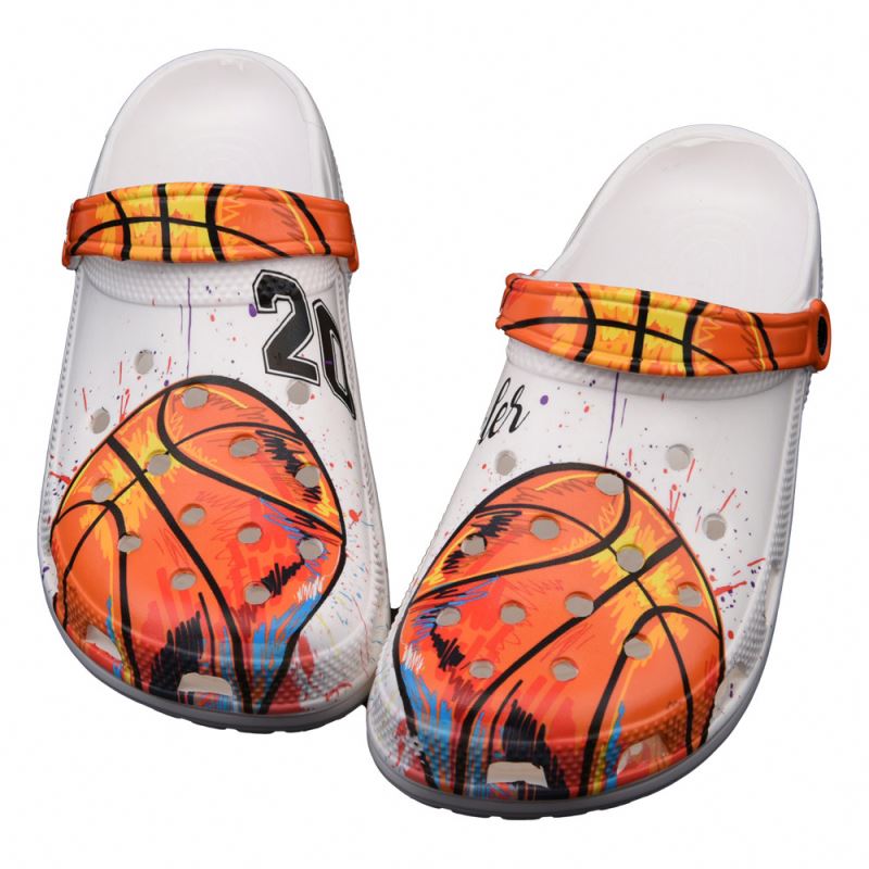 Crocs, los icónicos zapatos para hombre, mujer y niños que están hechos de  plástico y permiten andar cómodos durante el caluroso verano | Estilo de  vida