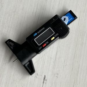 เกจวัดล้อยางดิจิตอล LCD เครื่องวัดความลึกของเครื่องมือ<span class=keywords><strong>ไฟฟ้า</strong></span>พร้อม<span class=keywords><strong>พลาสติก</strong></span>หลัก - Product Image 3