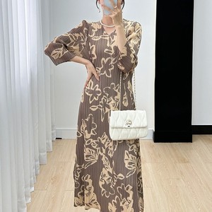 Ultimo <span class=keywords><strong>nero</strong></span> <span class=keywords><strong>e</strong></span> <span class=keywords><strong>bianco</strong></span> pieghe Miyake vestito coreano taglie forti gonna lunga dritta <span class=keywords><strong>donna</strong></span> fiore elegante festa aderente abito Casual - Product Image 1