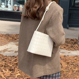 กระเป๋าสะพายข้างลายเพชรสีขาว สายปรับได้ ปิดด้วยซิป ชุดลำลองประจำวัน กระเป๋าสะพายไหล่ผู้หญิง - Product Image 3