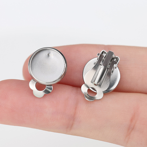 Vente en gros de clips d'<span class=keywords><strong>oreille</strong></span> en forme de grenouille en acier inoxydable sans douleur et sans piercing - Product Image 2