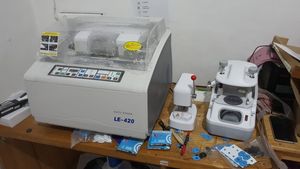 Equipamento de Processamento de Lentes de Laboratório Máquina de Moagem de Lentes Ópticas LE-420 China Cortadora Automática de Lentes - Product Image 5