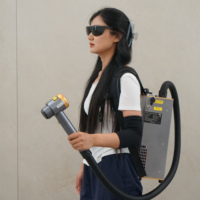 Machine de nettoyage au laser à impulsions 300W légère avec batterie au lithium et design sac à dos