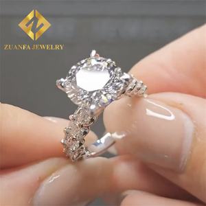 Anillo de Compromiso Personalizado de Oro Blanco de 10K con Media Banda de Moissanita, Diseño de Lujo con Corte Redondo + Corte Asscher - Product Image 3