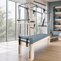 Table trapèze Cadillac en bois d'érable bleu ardoise, avec pieds monobloc antidérapants, pour maisons contemporaines et studios de club