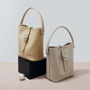 Nuevo bolso de hombro de cuero de alta gama estilo retro, bolso de mano para mujer, bolso tipo cubo a la moda - Product Image 1