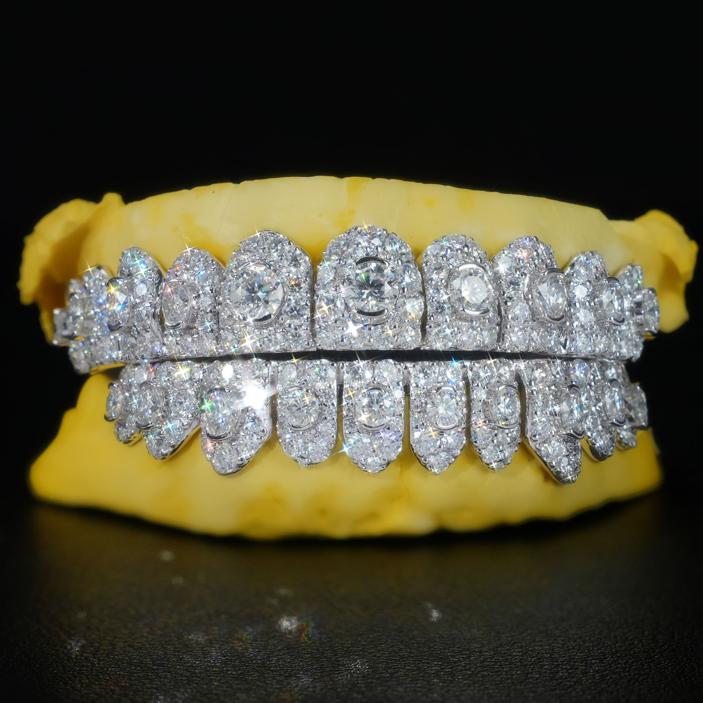 Grosse pierre personnalisée par dent