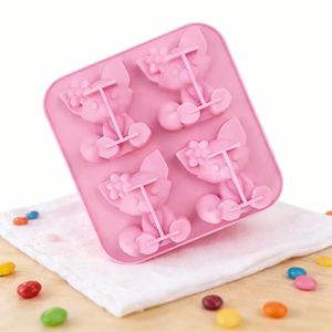 <span class=keywords><strong>Stampo</strong></span> in Silicone a Forma di Orso Fragola con 4 Cavità per Sapone, Resina, Candele Fai-da-Te - Usa e Getta per Pasticceria Casalinga - Product Image 4
