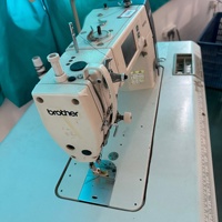 Machine à coudre plate Brother 7300A d'occasion, fabriquée au Japon, avec moteur, pour usage domestique, idéale pour la confection de vêtements, le tricot, le tissage et la couture.