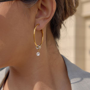 Boucles d'oreilles créoles géométriques élégantes et minimalistes JD, pendantes en cristal rond, bicolores en acier inoxydable, multi-cercles, style Huggie - Product Image 1