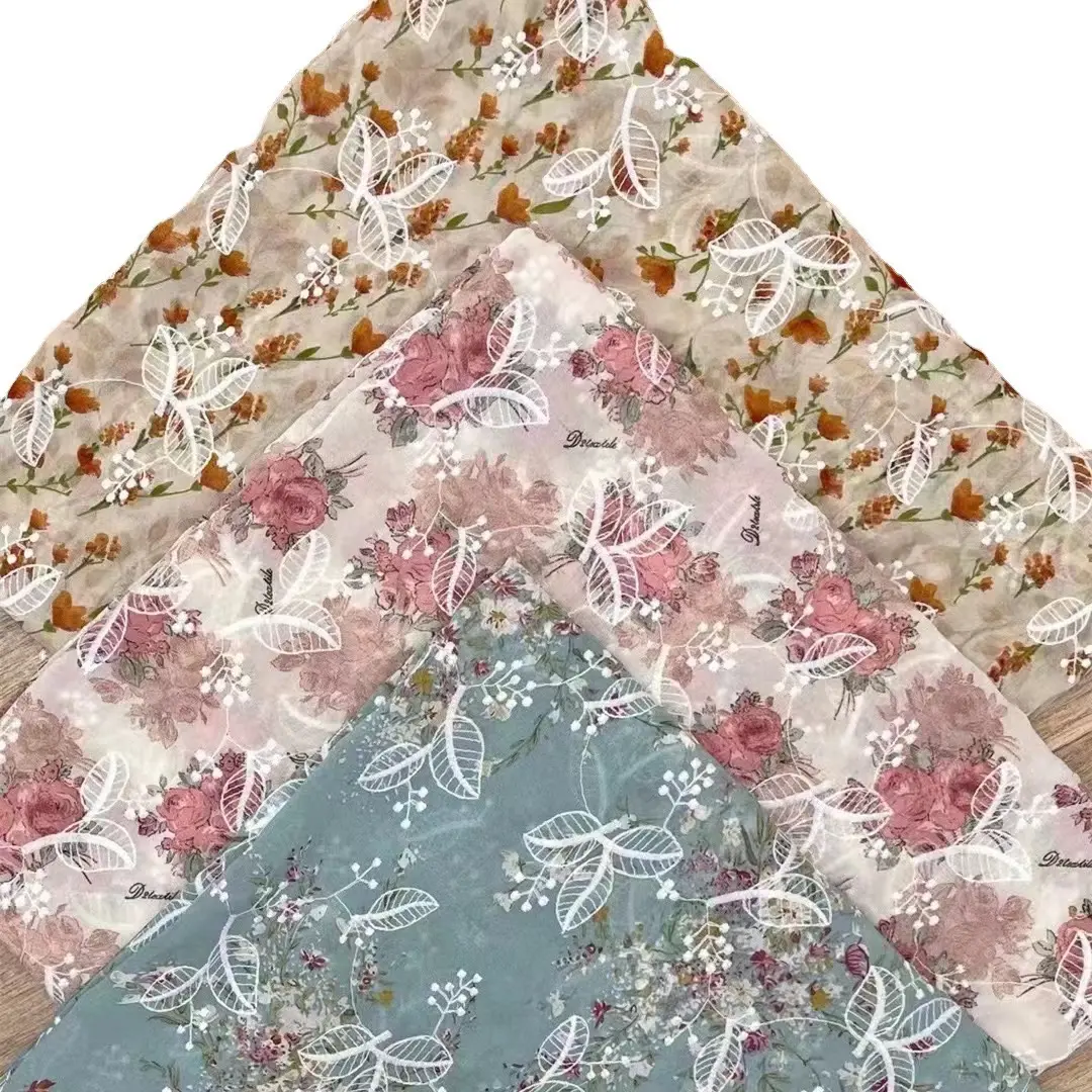 Tessuto ricamato in poliestere di alta qualità con fiore floreale morbido stampato in Chiffon ricamato con occhiello tessuto per abito da sposa