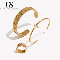 Dreamshow Vintage Kreuz-Stern Offene Armreifen und Ring Set 316L Edelstahl 18K Vergoldet Strukturierter Designer-Schmuck