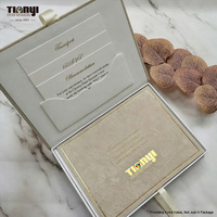 Boîte cadeau personnalisée en papier texturé spécial, style livre, avec fermeture à ruban, logo estampé à l'or, pour les faveurs de mariage, les invitations, l'emballage