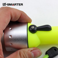 Lampe de plongée sous-marine en plastique étanche IP68, lampe de secours, la plus brillante au monde, lampe torche LED puissante