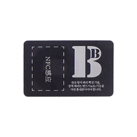 Autocollant d'étiquette de puce NFC étanche en matériau PET personnalisable RFID pour l'utilisation de chaussures étiquettes d'emballage de qualité supérieure fabriquées