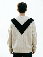 Pull col V en tricot épais et lourd - Détail de sangle style techwear audacieux. L'essentiel ultime pour la mode urbaine automne/hiver.