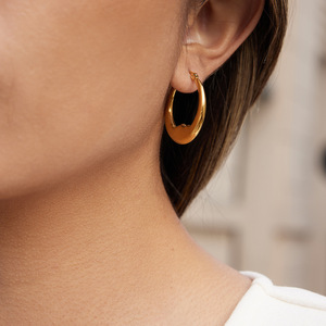 Boucles d'oreilles créoles en acier inoxydable 18K, forme lune, design géométrique, bijoux tendance - Product Image 2
