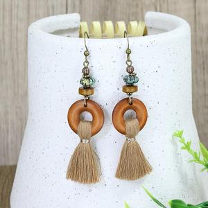 Boucles d'oreilles pendantes bohèmes à pompons en alliage plaqué bronze antique, ensemble de bijoux de fête pour femmes - Product Image 5