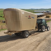 Landwirtschaftlicher TMR-Futtermischwagen Traktor-gezogene Total-Mixed-Ration-Vorbereitungsmaschine PTO-Futtermischer mit Lader und Förderband