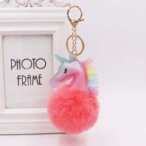 Couleurs en gros boule de fourrure mignon bouffée <span class=keywords><strong>licorne</strong></span> <span class=keywords><strong>porte</strong></span>-clés <span class=keywords><strong>pompon</strong></span> boule de fourrure en peluche <span class=keywords><strong>licorne</strong></span> <span class=keywords><strong>porte</strong></span>-clés pour femmes sac à main charme accessoires - Product Image 2