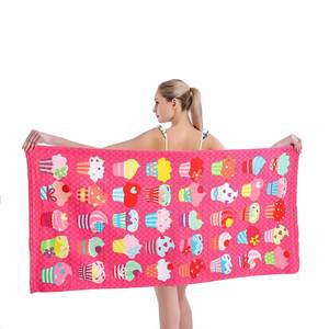 Serviette de plage pour enfants en polyester 250 g/m², motif cupcake mignon rouge et rose, 70x150 cm, séchage rapide, sans sable, été, directement de l'usine - Product Image 4