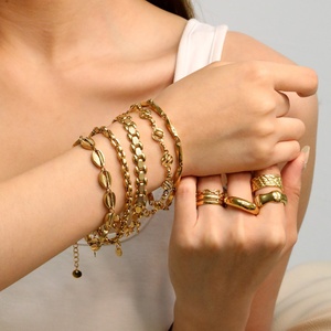 Bracelet personnalisé en acier inoxydable massif plaqué or 18 carats, anti-ternissement, avec breloque géométrique, chaîne tendance, maillons cubains - Product Image 2