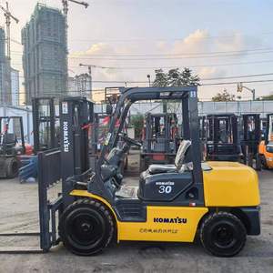 Montacargas Komatsu FD30 de 3 Toneladas de Segunda Mano, Fabricado en Japón, Equipado con Motor y Caja de Cambios, Se Vende a Bajo Precio - Product Image 2