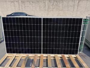 Panneaux solaires photovoltaïques monocristallins demi-coupés AKY072623 de 560W, 565W, 570W, 575W, 580W à verre simple - Product Image 3